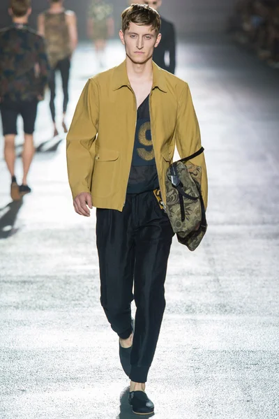 Look 13
